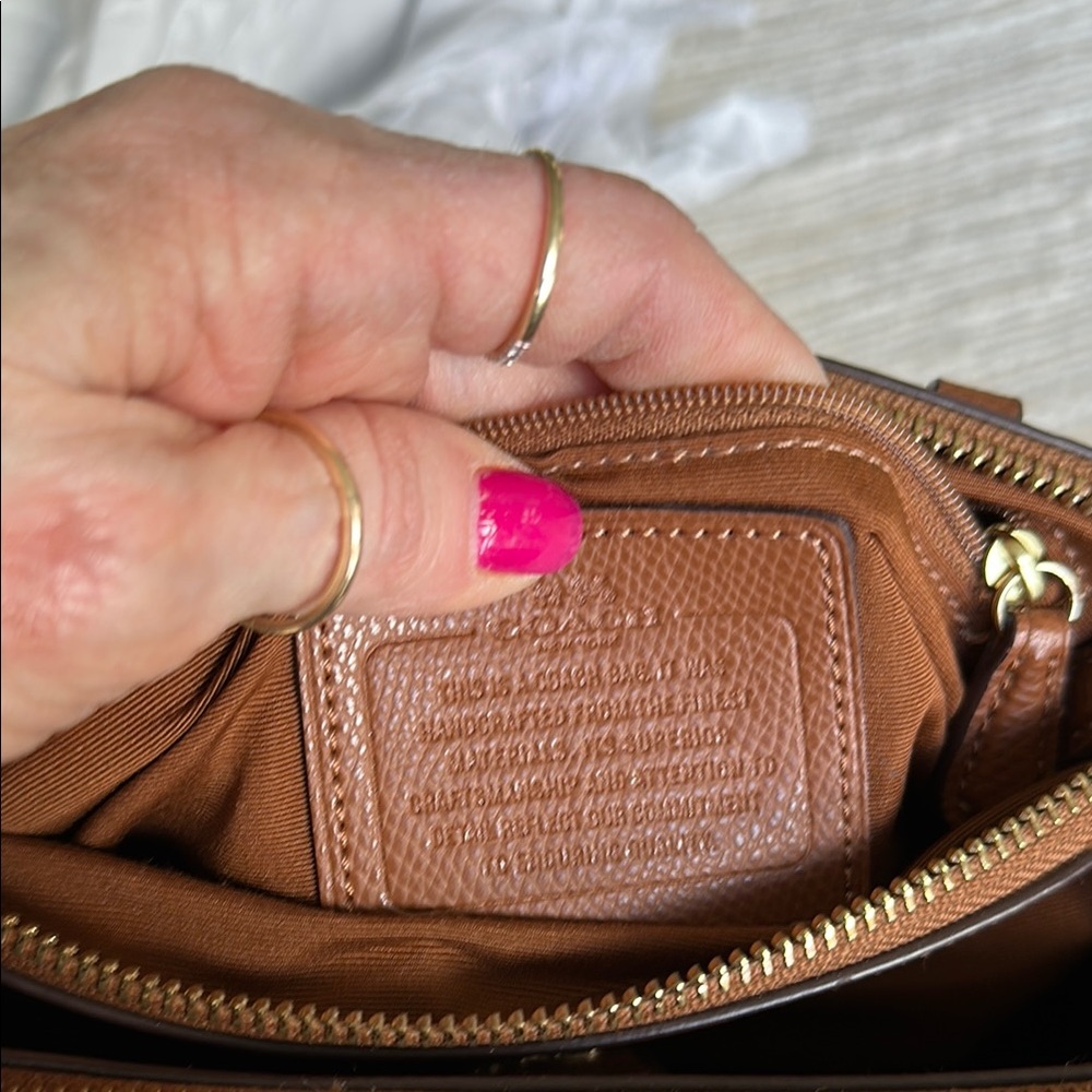 Coach cross grain mini Christi Carryall/ missing long strap. Great Condition. - Picture 6 of 10